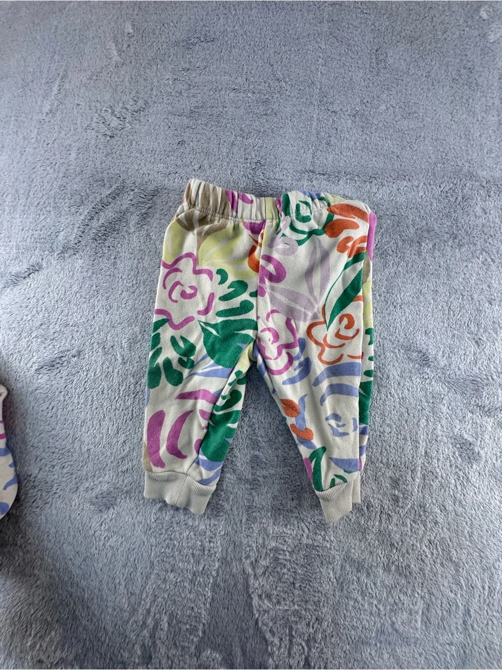 GAP Cream Floral Print Kids Pajama Set with Bright Accents